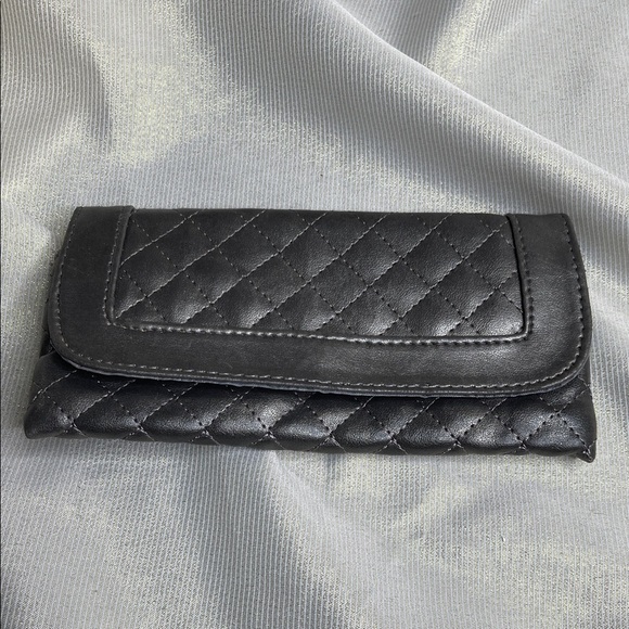 5/$25 KMS California Quilted Make Up Brush Clutch Metallic Pewter Travel Snap - Picture 2 of 7